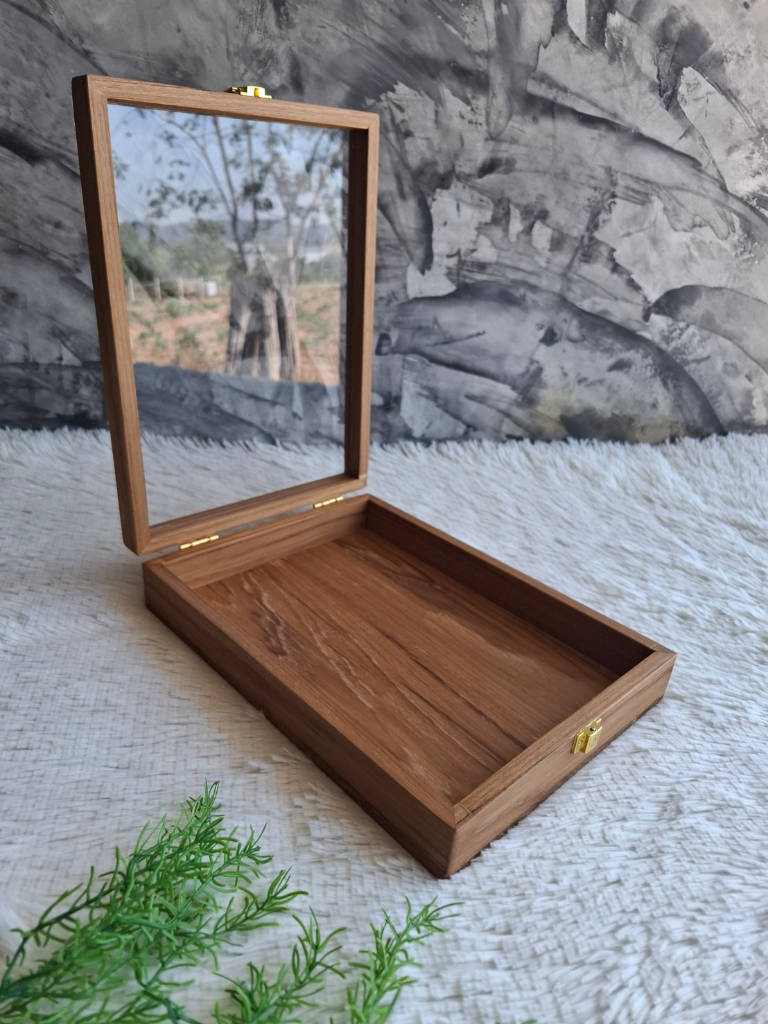 กล่องไม้สักฝาอะครีลิค