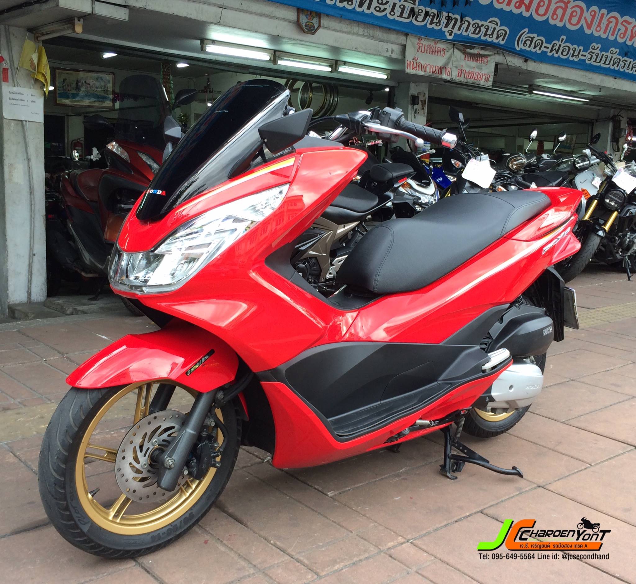 !!แดงแจ่มๆเลยคันนี้!! รถบ้านแท้มือเดียว กับ HONDA PCX150 ลายพิเศษ Smartkey จดทะเบียนกลางปี2017 สภาพสวยเป๊ะ เครื่องดีเงียบแน่น สตาร์ททีเดียวติด ขี่ดีศูนย์ตรง ชุดสีสวยแท้ทั้งคัน