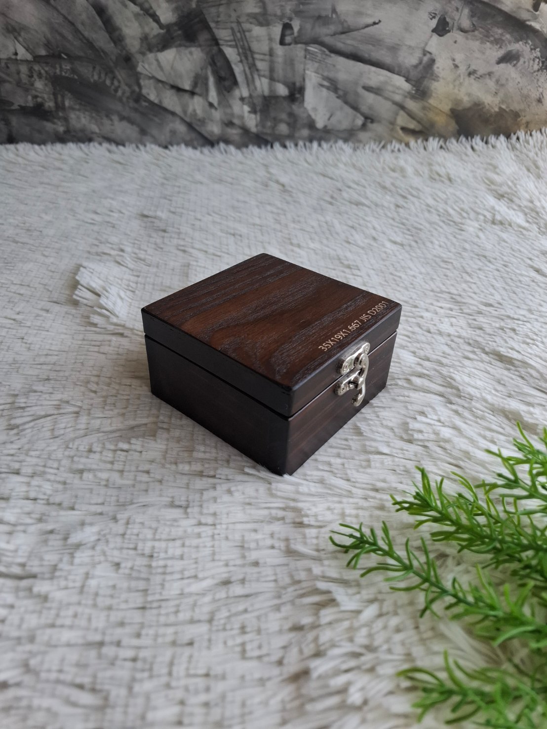 กล่องไม้สนฝาล็อคสัวอลนัท