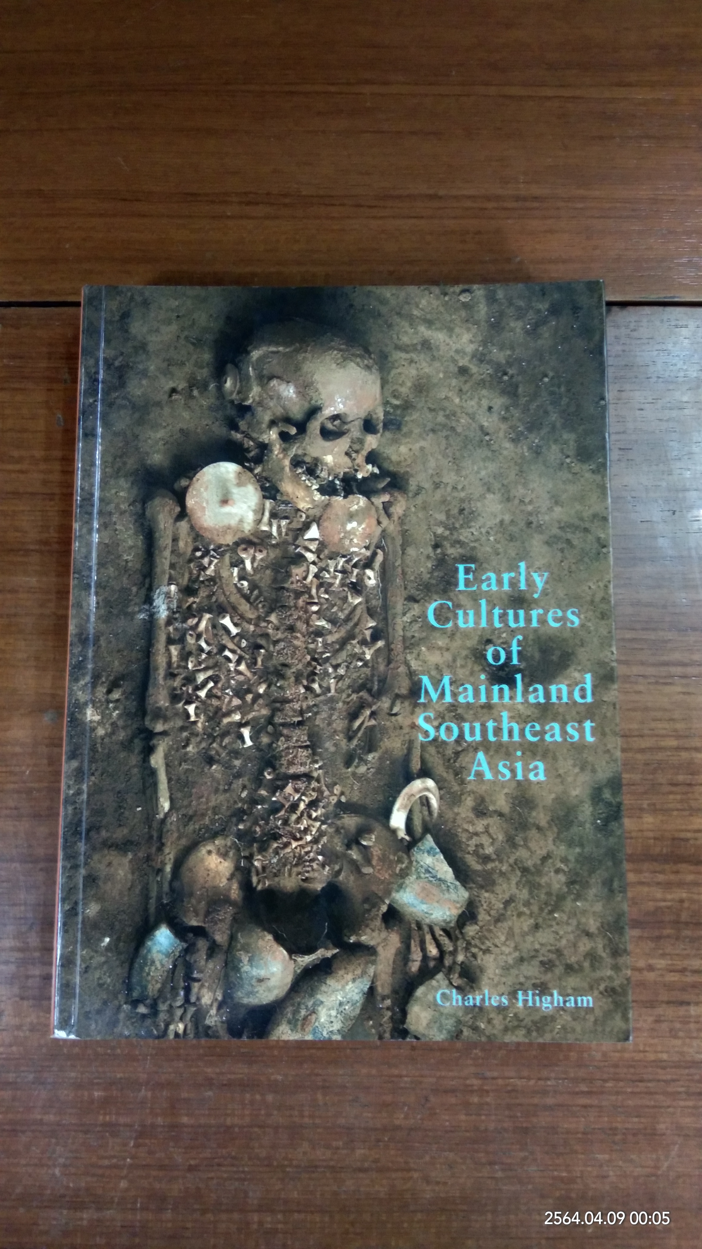 Early Cultures of Mainland Southeast Asia (มีรอยโดนน้ำ) / Charles Higham