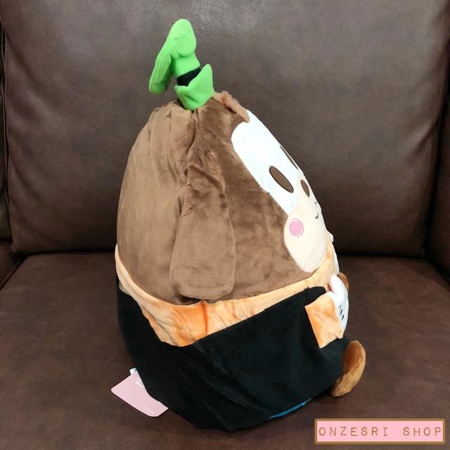 ตุ๊กตา Goofy จาก Disney Japan เป็นแบบนุ่ม ๆ กลม ๆ ตรงหน้ามีรอยพับหู (พอดีตอนเก็บเอาหูมาพับไว้นานตรงใกล้ตาขวา) เลยเป็นรอยที่หน้า แต่ตรงอื่นปกติ ขนาด 33 x 30 x 20 ซม.