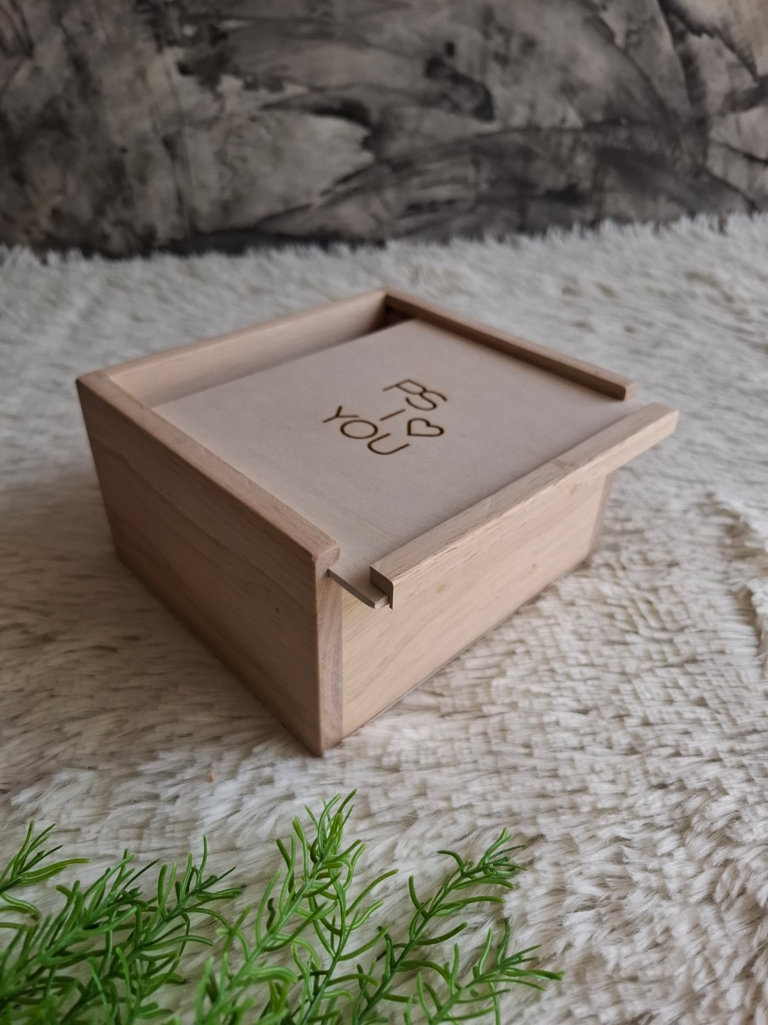 กล่องไม้ฝาสไลด์