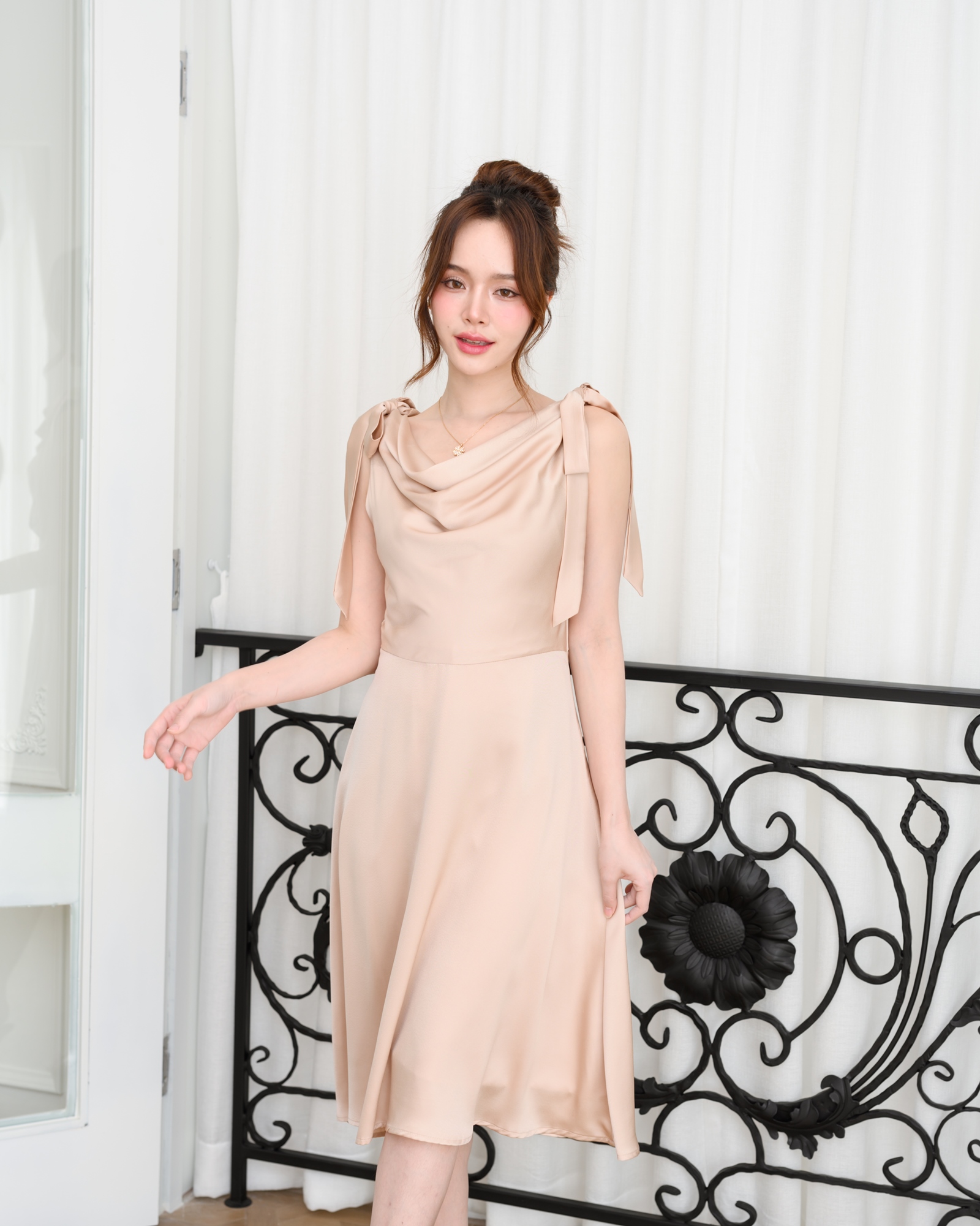 Amour Dress : สีแชมเปญ (โบว์ผูกได้หลายแบบ)