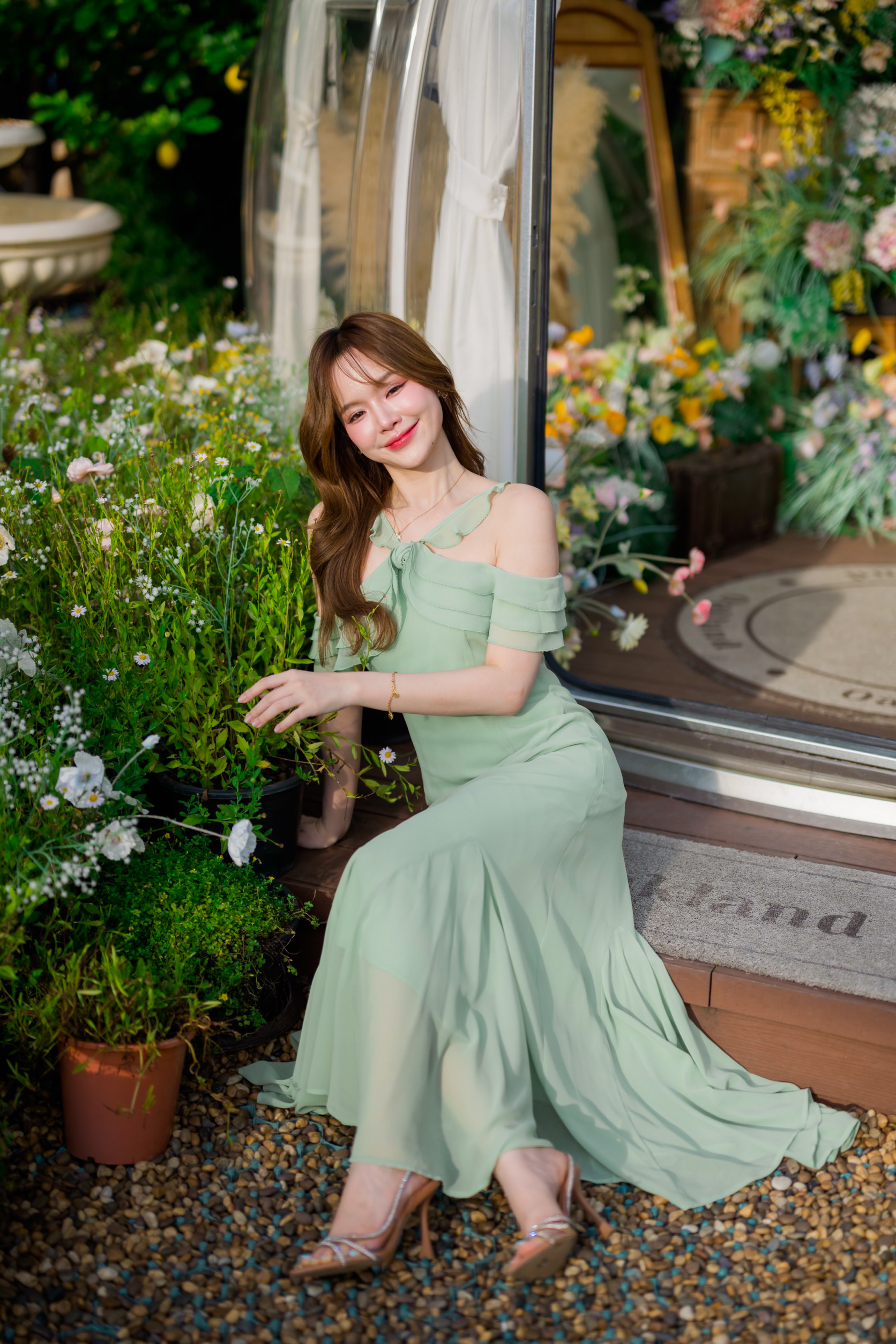 Fay Off-Shoulder Maxi Dress – Pastel Green สีเขียว
