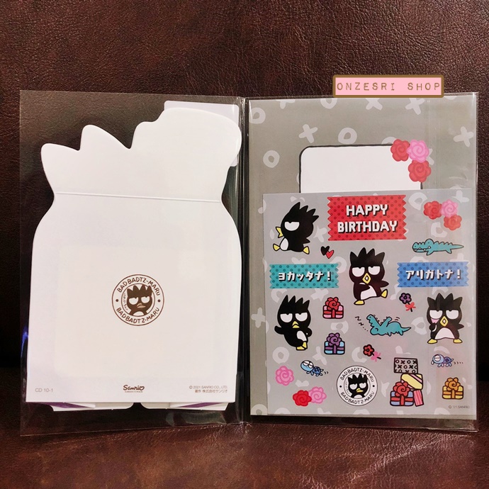 การ์ดเปล่า Sanrio & Seal Card แบบ Badtz Maru สามารถเขียนด้านในได้ มีสติกเกอร์น่ารักให้แปะได้ 1 แผ่น มาพร้อมซองลายน่ารักเข้ากัน ขนาดประมาณ 16.2 x 11 ซม.