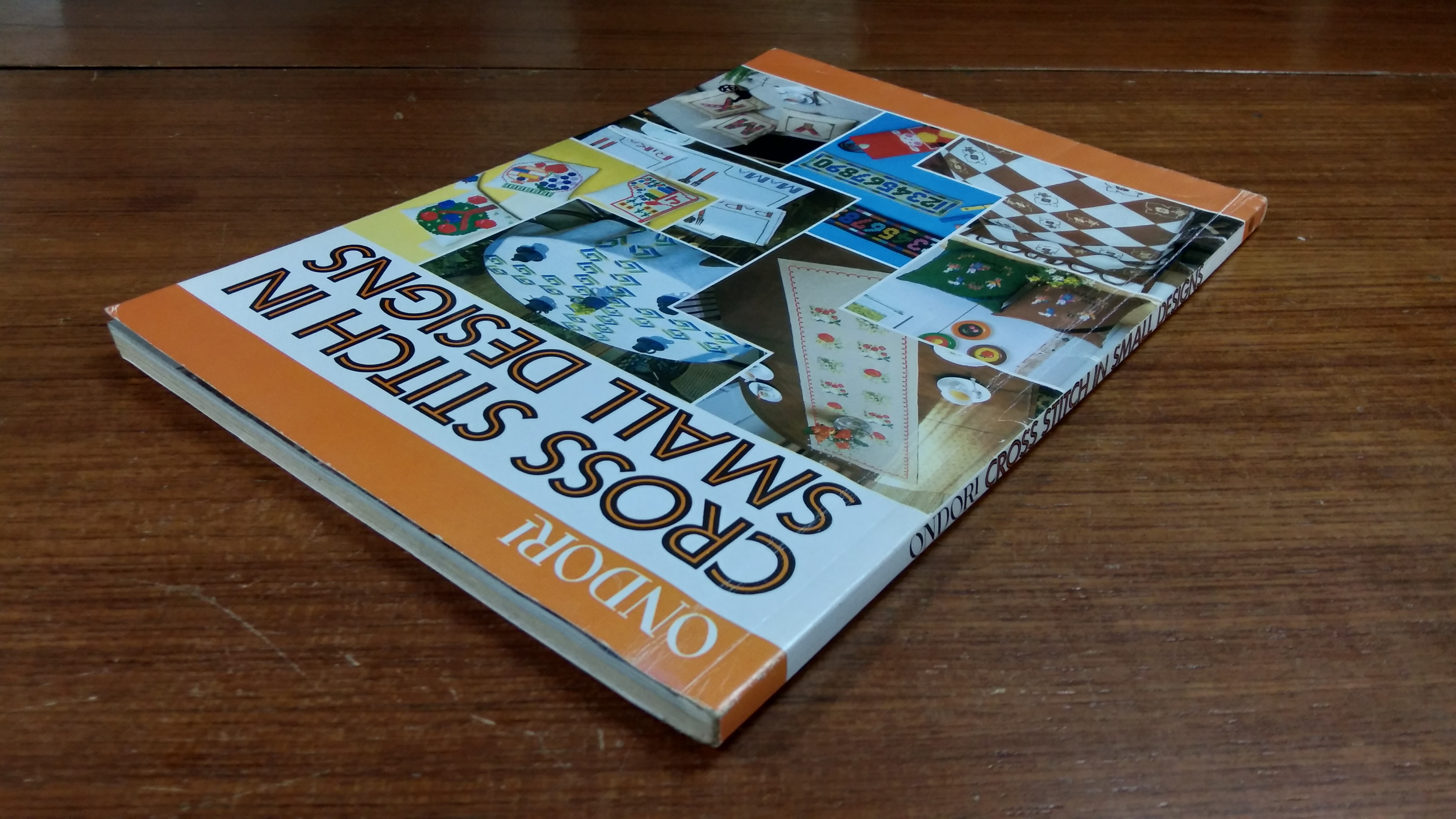 CROSS STITCH IN SMALL DESIGNS / ONDORI