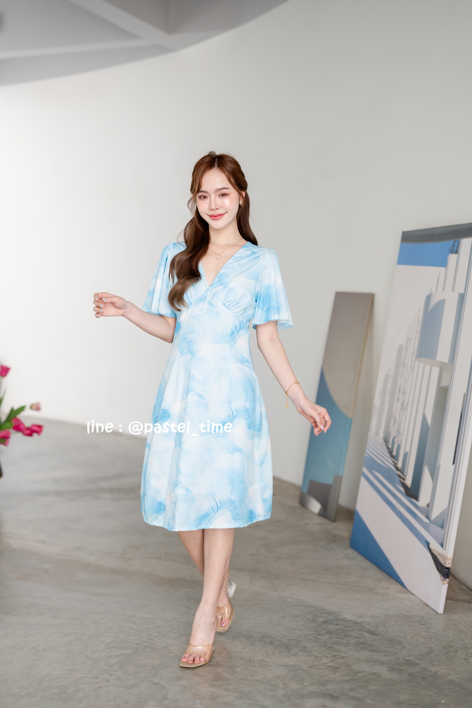 Sassy Marble Midi Dress : Vivid Blue โทนฟ้าสดใส