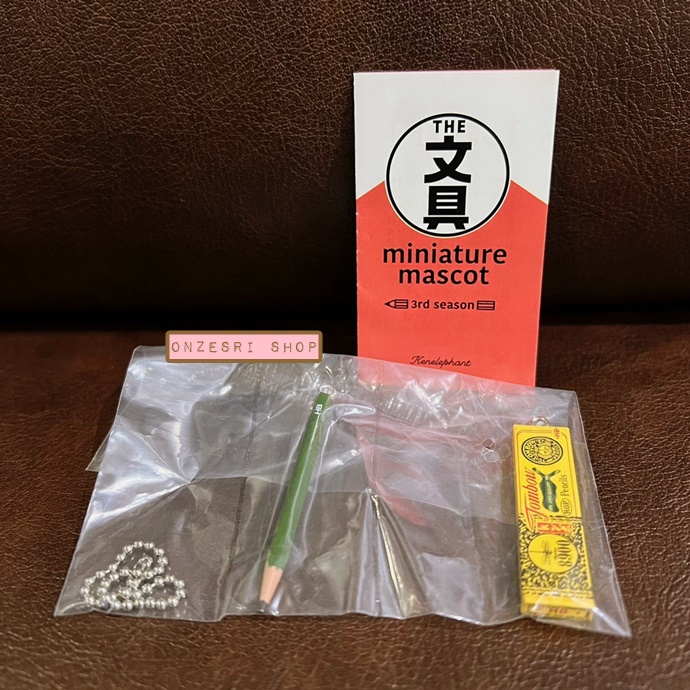 พวงกุญแจ The Stationery Miniature Mascot 3rd Season (Limited) เป็นแบบเครื่องเขียนย่อส่วน มาพร้อมพวงกุญแจไข่ปลา น่ารัก มี 8 แบบให้เลือก