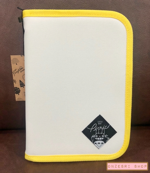 Multi Storage Case ลาย My Neighbor Totoro สีครีมขอบเหลือง จาก Studio Ghibli Japan มีช่องใส่ของเยอะ ใส่บัตรได้ ขนาด 16.5 x 23.5 ซม.