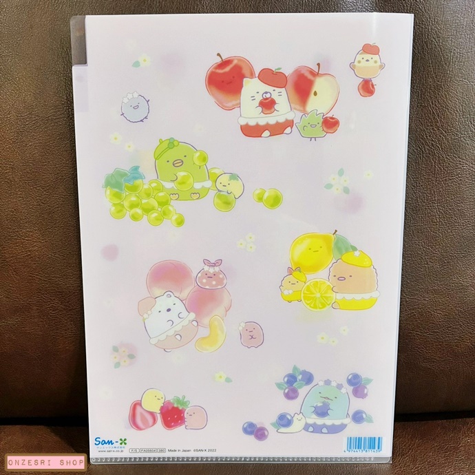 แฟ้ม A4 ลาย Sumikko Gurashi Fruity แยกใส่เอกสารได้ 5 ช่อง ด้านหน้าเป็นรูปตัวการ์ตูนไดคัทใส่เอกสารได้