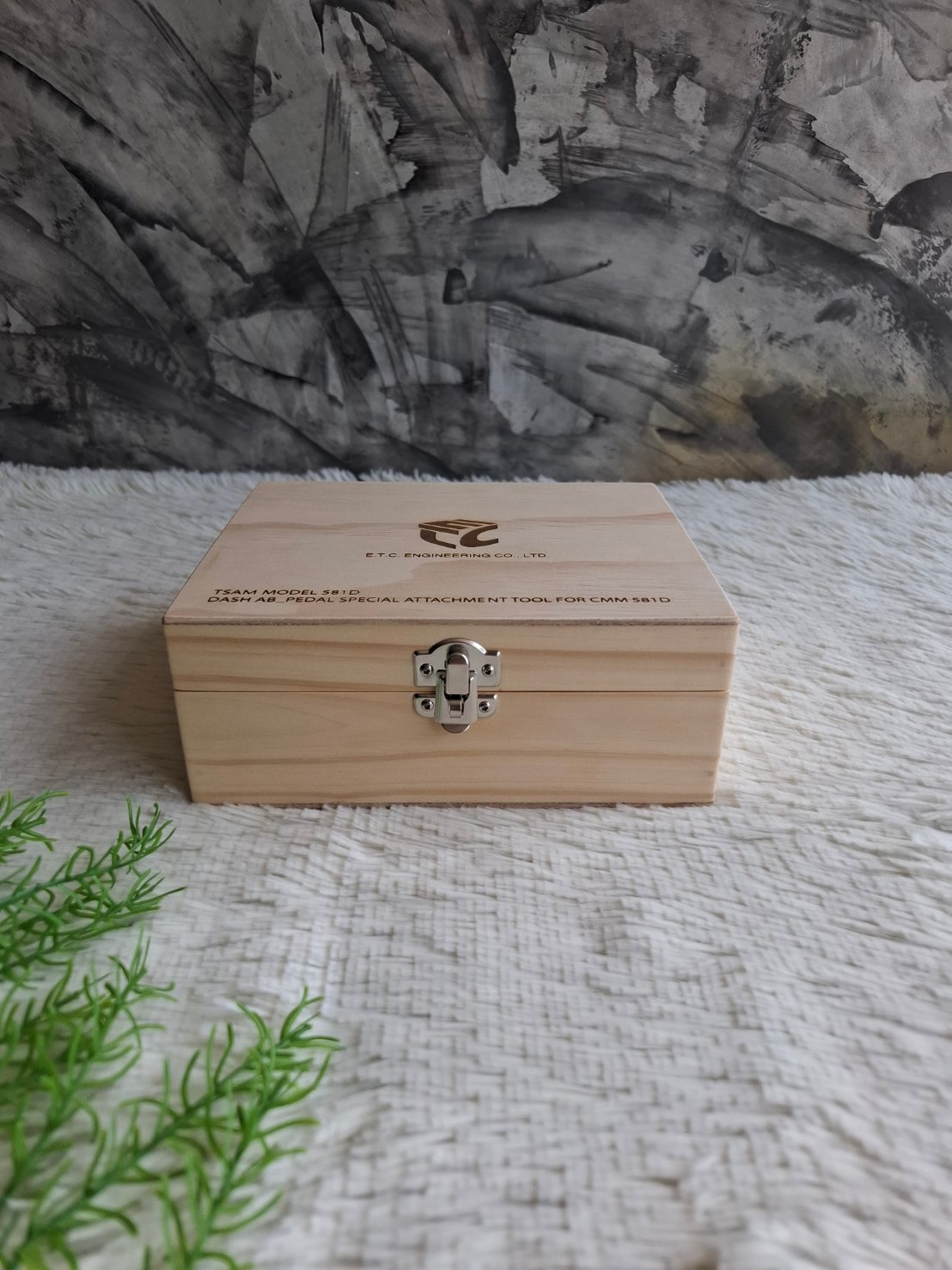 กล่องไม้สนฝาล็อค