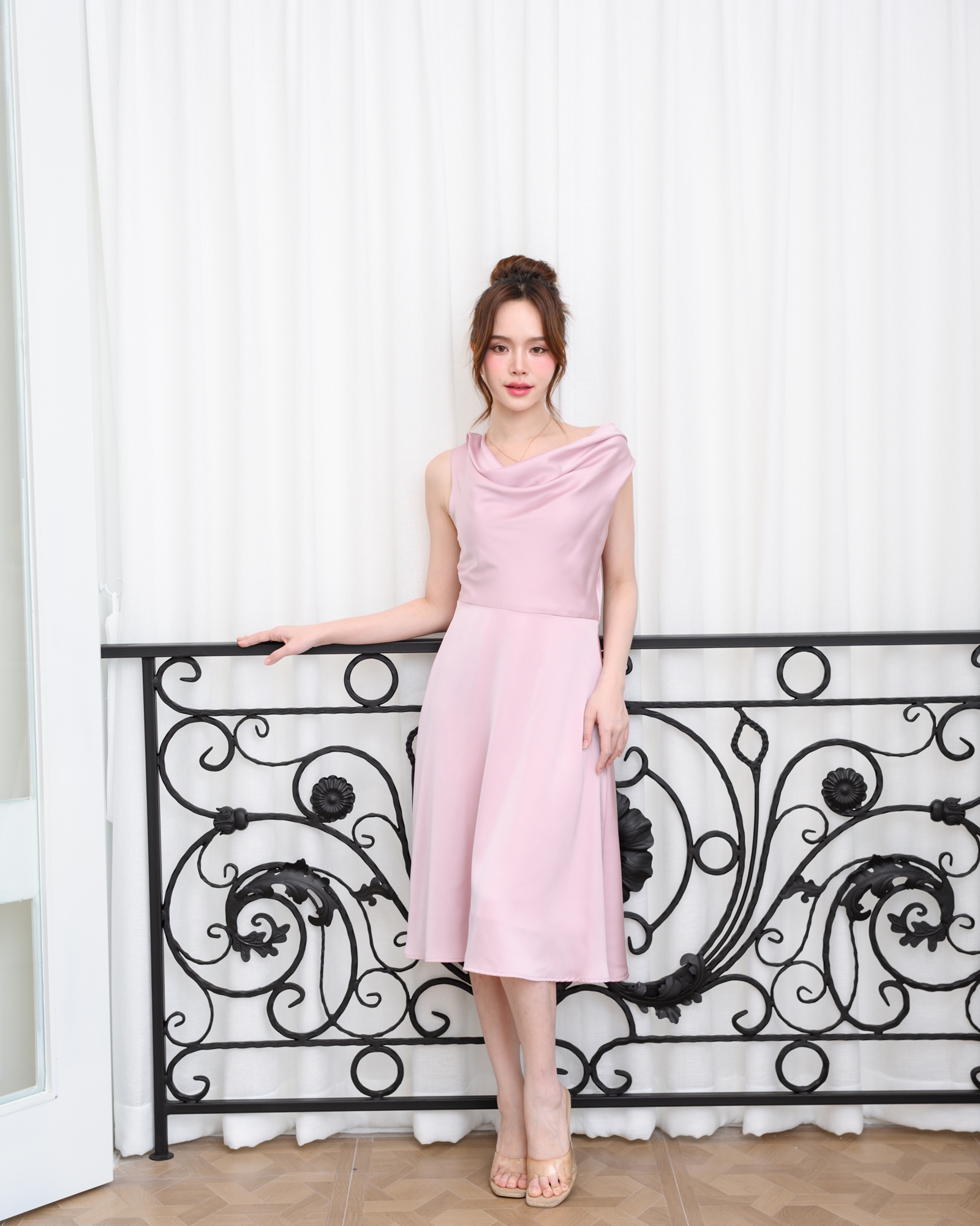 Amour Dress : สีชมพู (โบว์ผูกได้หลายแบบ)