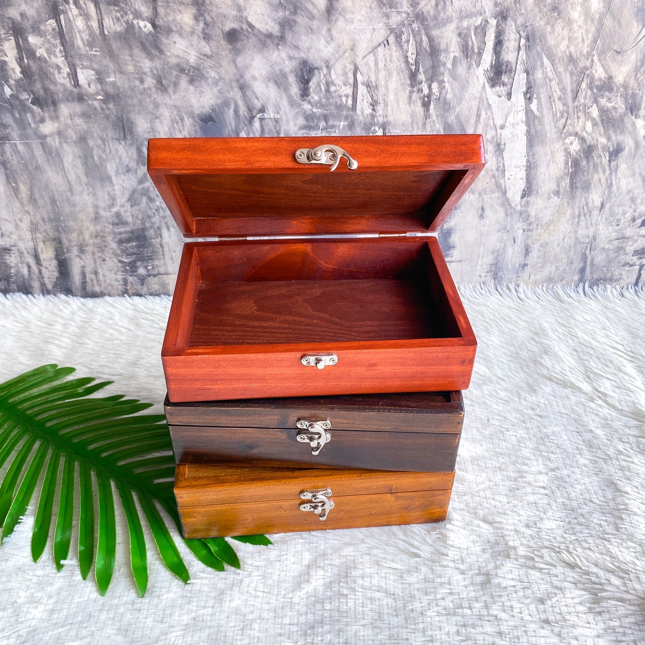 กล่องไม้สนฝาล็อคกัดโค้ง (Wooden box with lock lid)