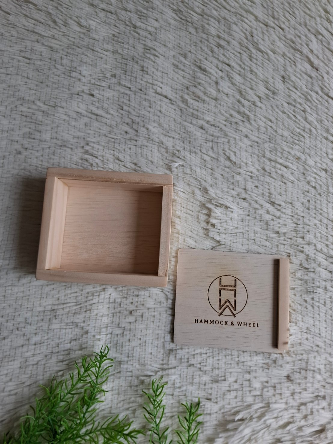 กล่องไม้ฝาสไลด์สีไม้ธรรมชาติ