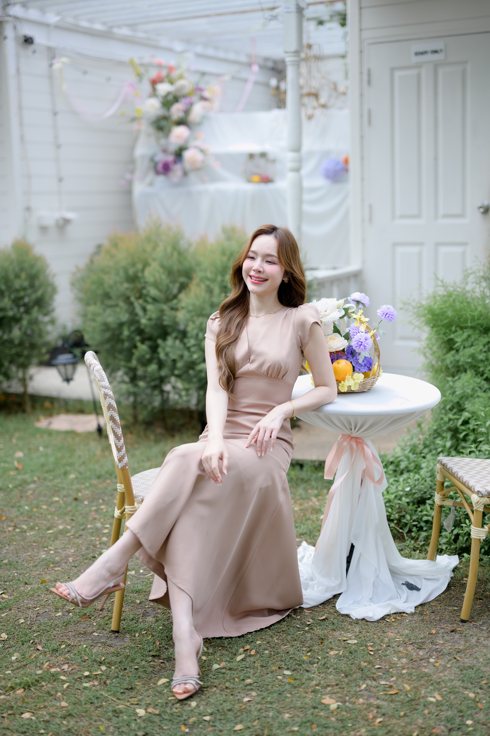 Petal Sway Maxi Dress : สีโอวัลติน