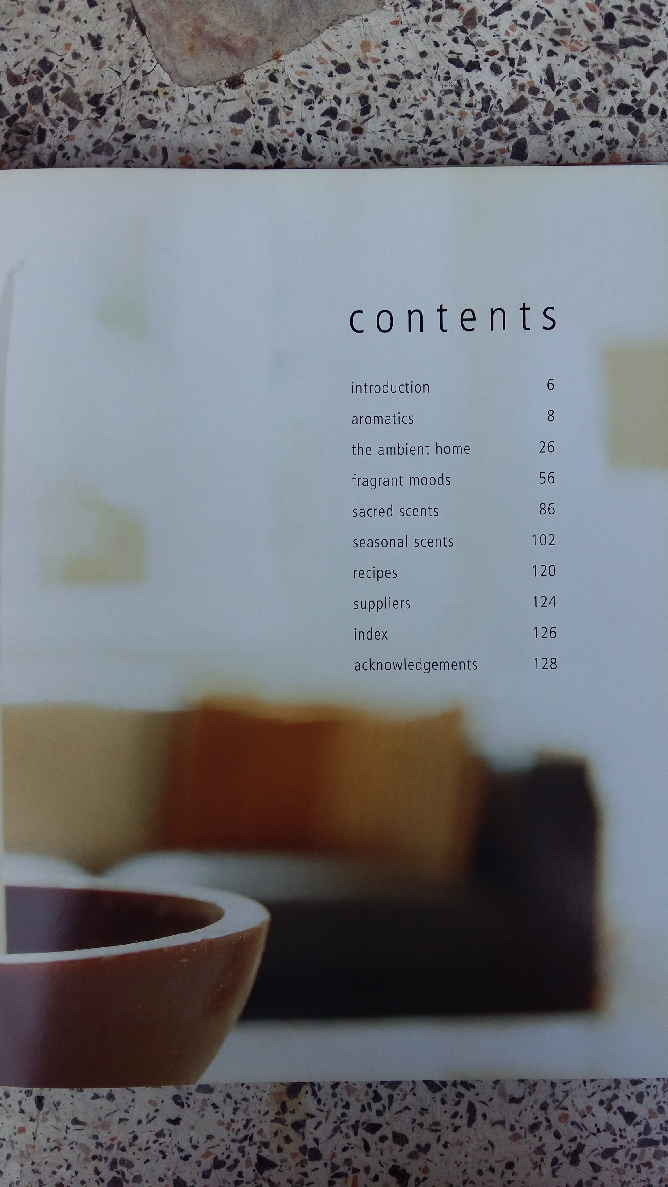 LNCENSE AND SCENT IN THE HOME / Raje Airey