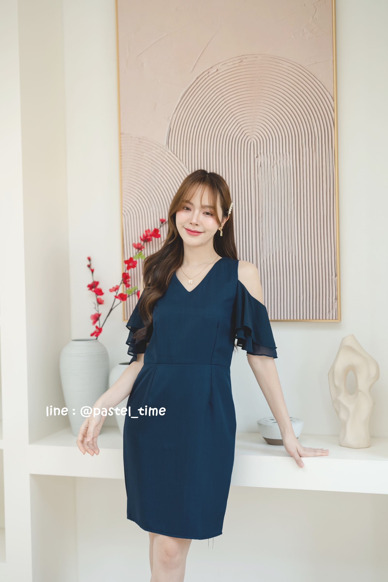 Vela off-shoulder dress : สีกรม