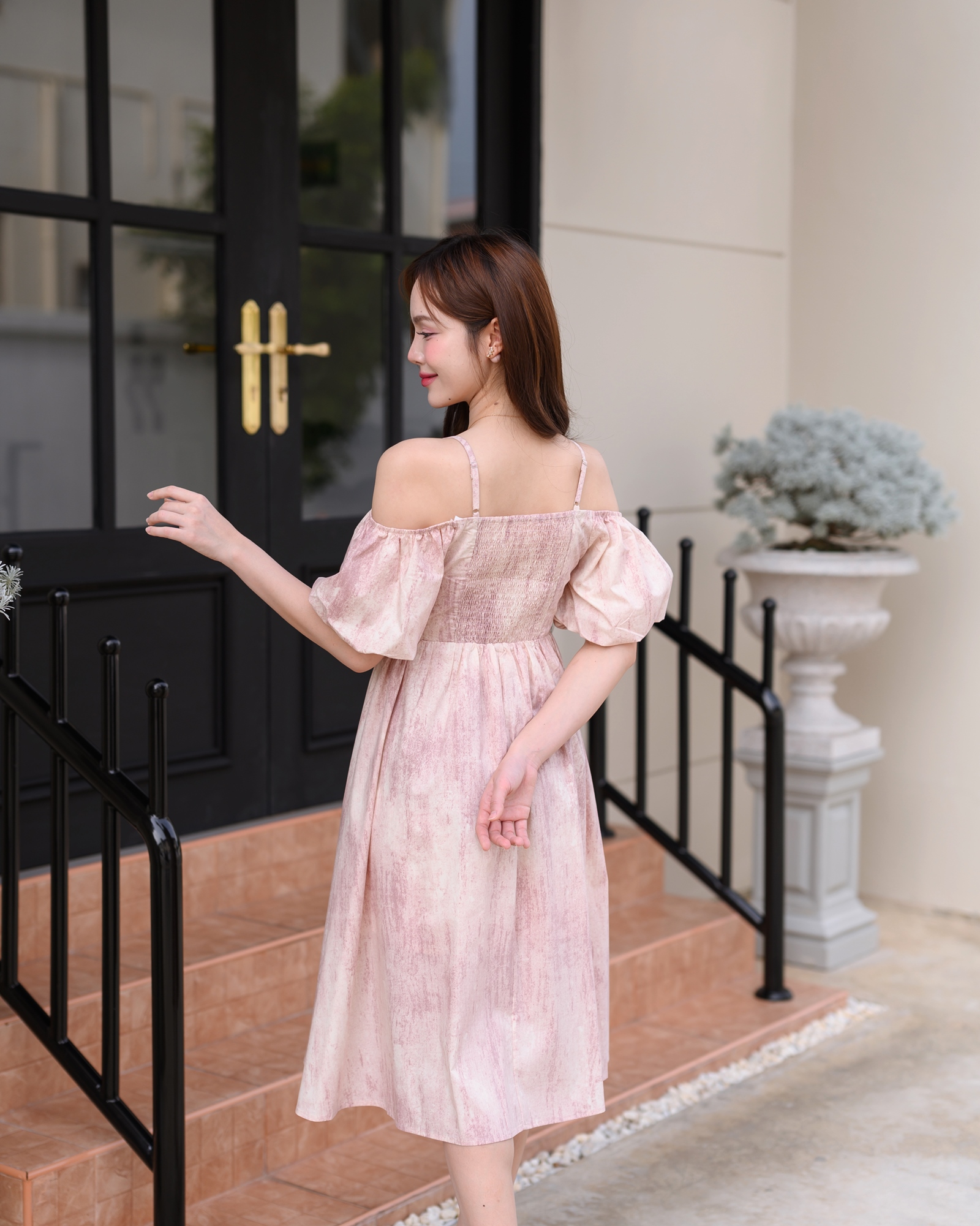 Pastel Puff Sleeve Dress เดรสเปิดไหล่แขนพอง : สีชมพู