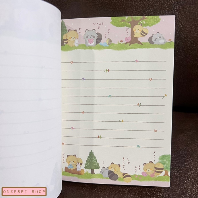 สมุดเล่มเล็ก Kokoro Raccoon Hug Makes Your Heart Warm แบบลายสี่ช่อง ขนาด 14.8 x 10.5 x 1.3 ซม. มี 4 ลาย รวม 120 แผ่น