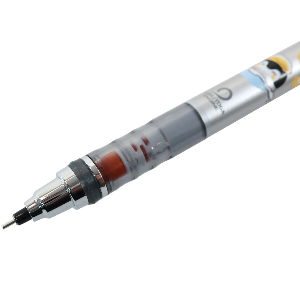 ดินสอกด Kurutoga ลายเพนกวิน Koupen Chan สีเงิน แบรนด์นี้ขึ้นชื่อด้านมีระบบเหลาไส้เองในตัวดินสอ ทำให้เวลาเขียนเส้นจะคมชัดตลอด