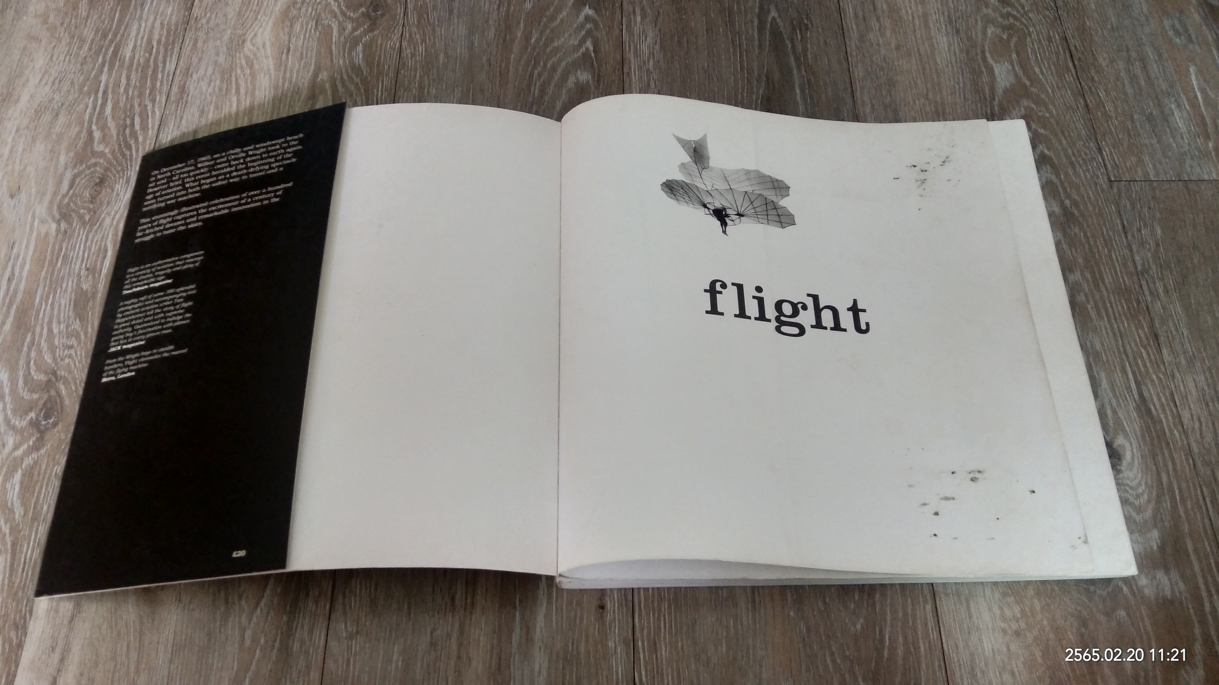 Flight : A History of Aviation in Photographs