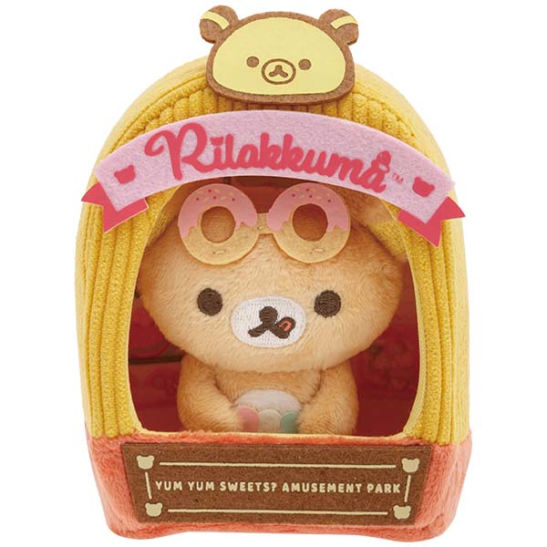 เซ็ตตุ๊กตา Rilakkuma Yum Yum Sweets? Amusement Park (Limited) แบบ Rilakkuma นั่งในร้านขายของที่ระลึก ขนาด 11.5 x 9 x 6.5 ซม.