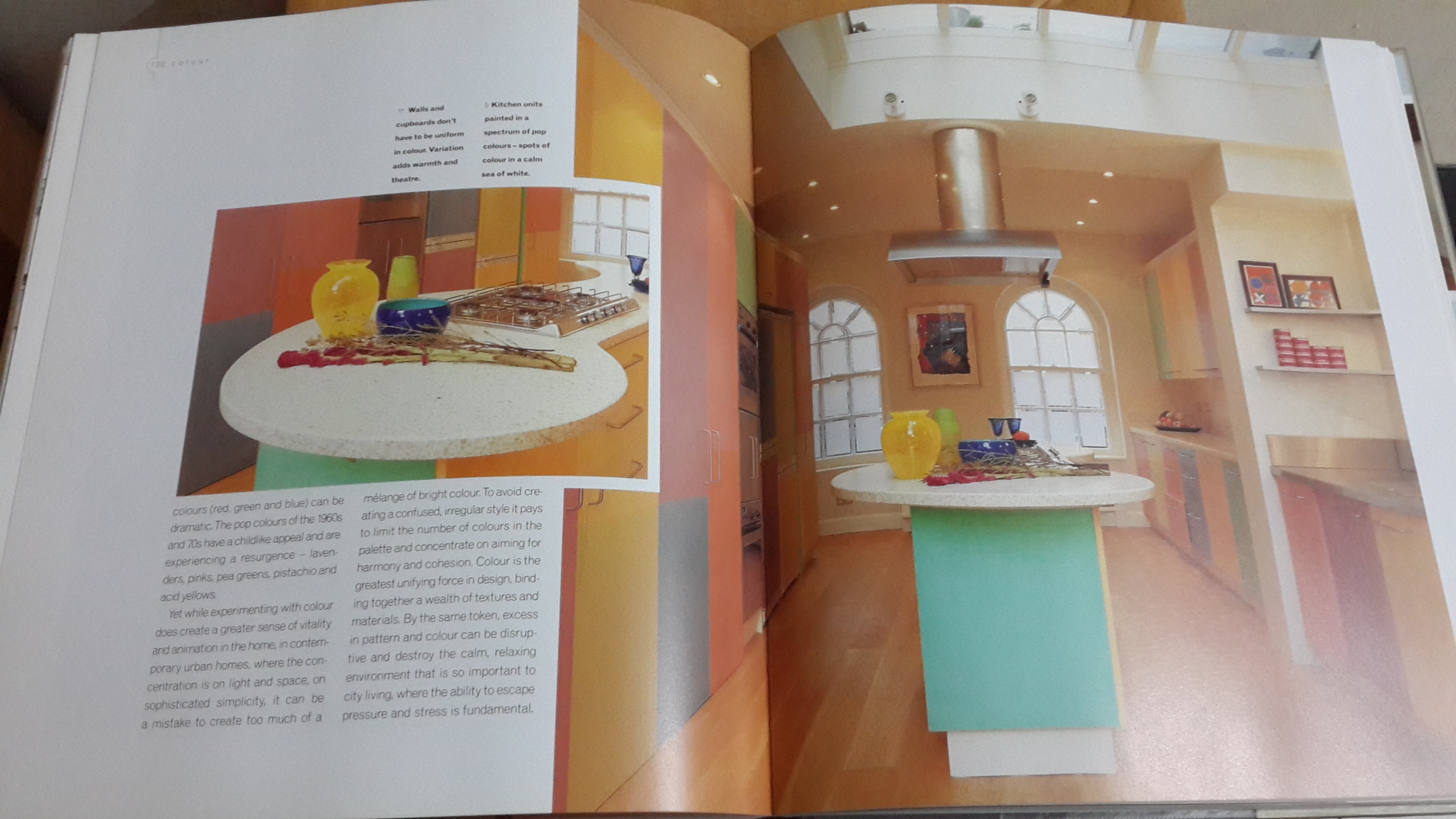 URBAN LIVING / Dominic Bradbury (ปกแข็ง)