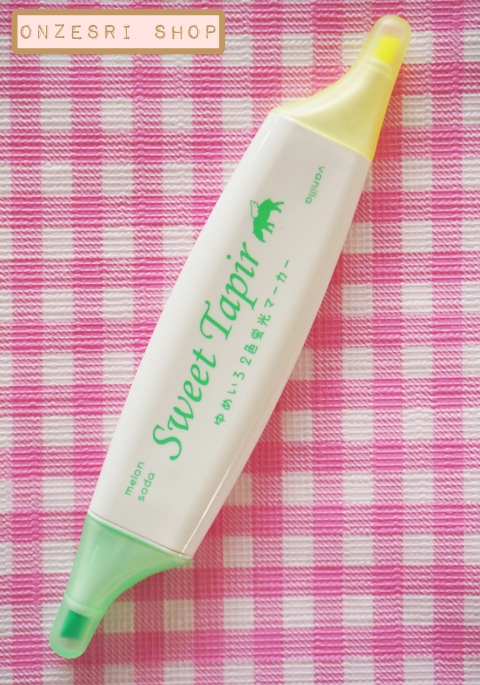 ปากกาเน้นข้อความ Sweet Tapir Twin Highlighter แบบมีกลิ่นหอม ไอเท็มฮอตจากญี่ปุ่นค่ะ เป็นปากกาเน้นข้อความสองสีในแท่งเดียวกัน ทรง slim จับง่าย พกพาสะดวก มี 3 แบบให้เลือก