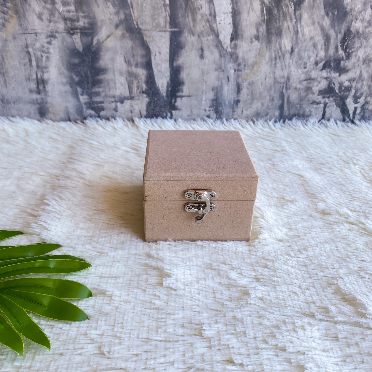 กล่องไม้ MDF ฝาล๊อค ตัวล๊อคไกปืน