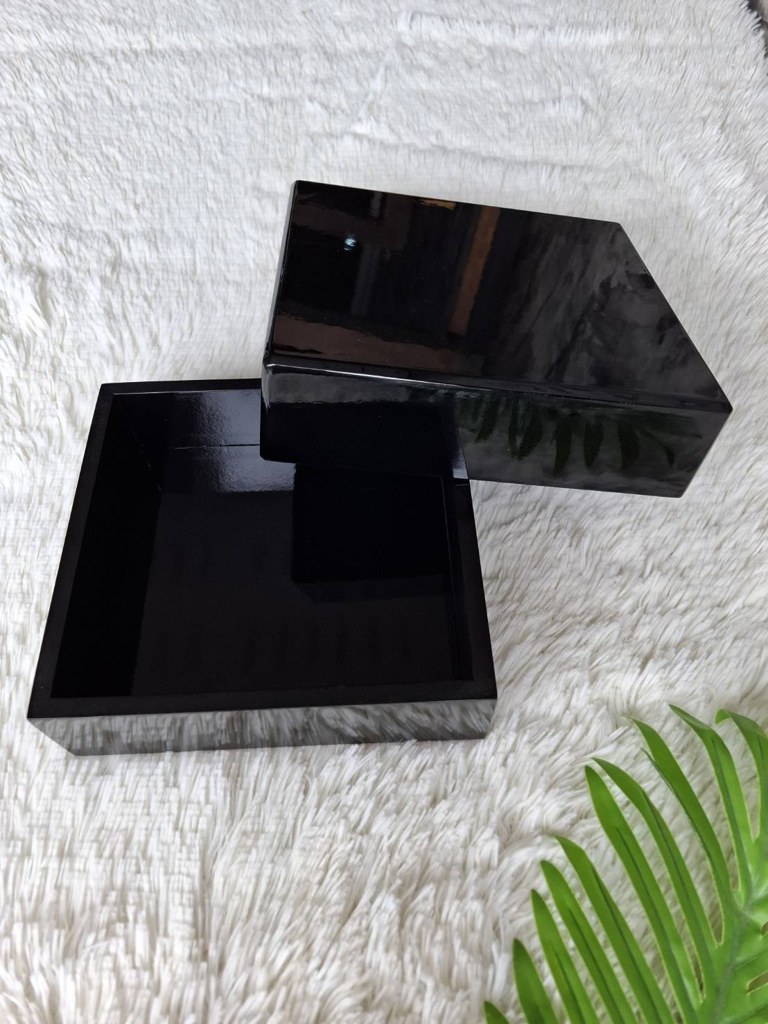 กล่องไม้สีอุตสาหกรรม สีดำ