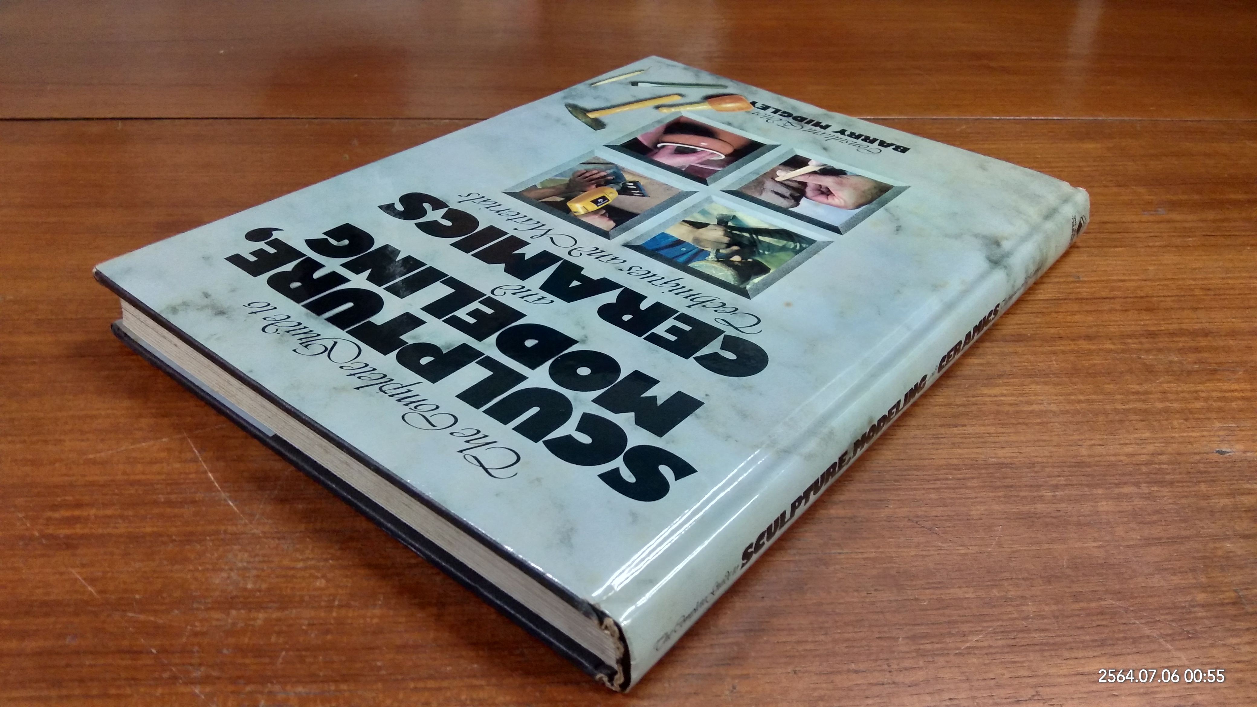 The Complete Guide to Sculpture, Modeling and Ceramics: Techniques and Materials / Barry Midgley