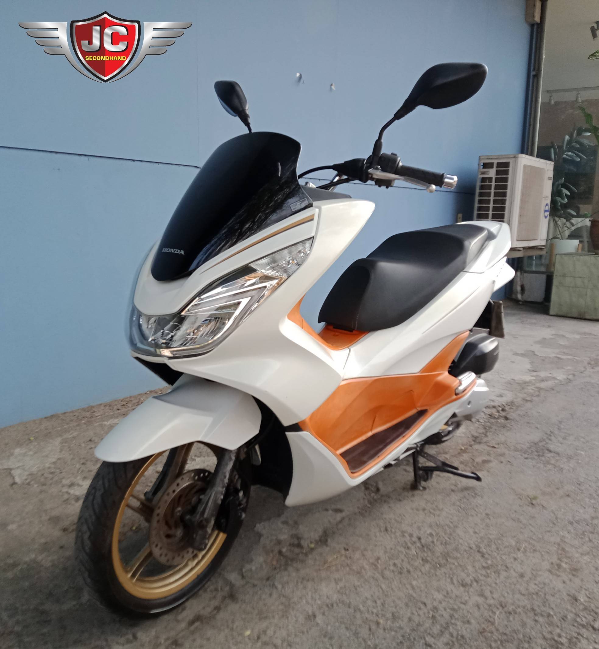 สีขาวส้ม นะจ๊ะ ใครหาอยู่บ้างมั้ยจ๊ะ HONDA PCX150 ปี60 เครื่องเดิม ชุดสีแท้
