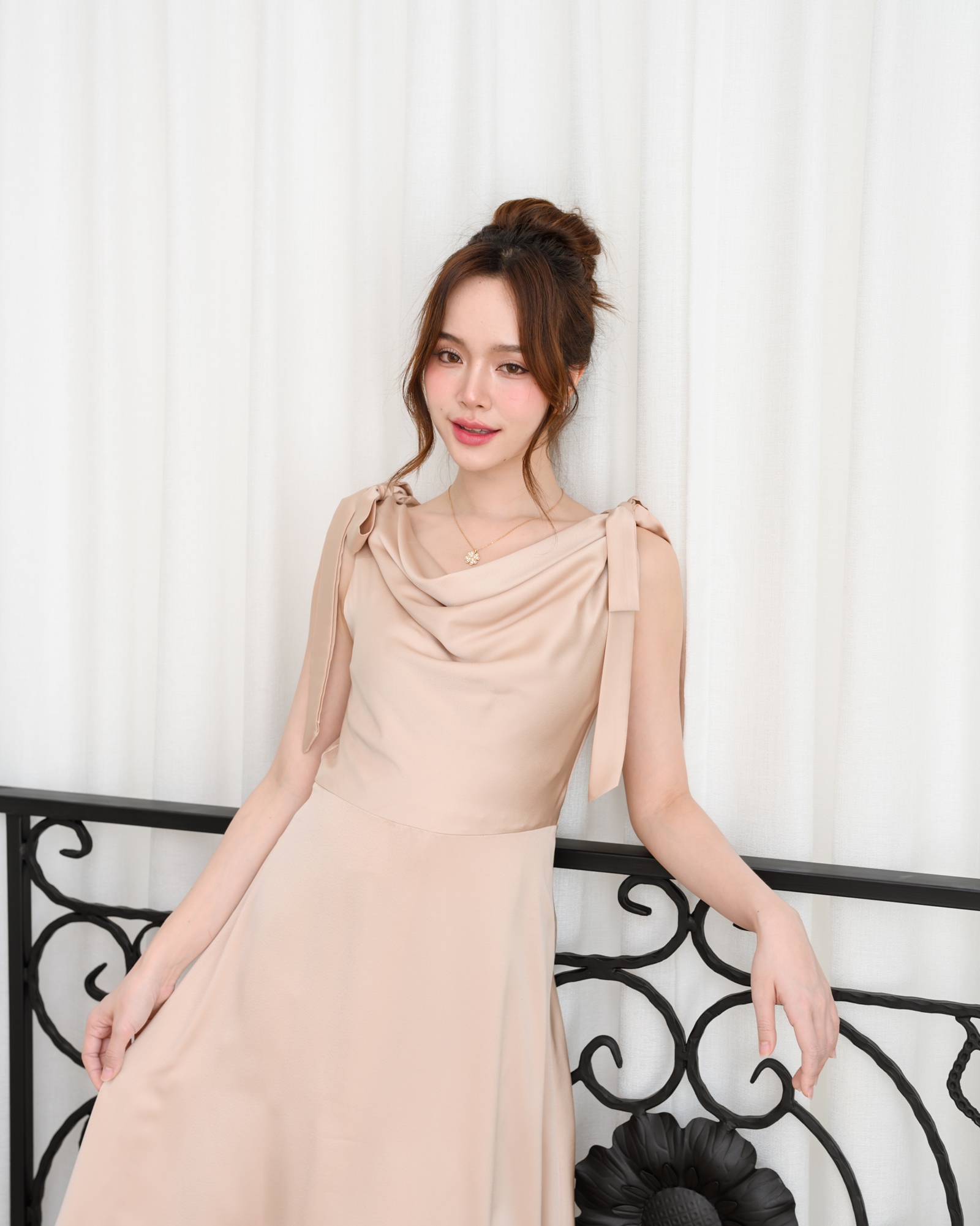 Amour Dress : สีแชมเปญ (โบว์ผูกได้หลายแบบ)