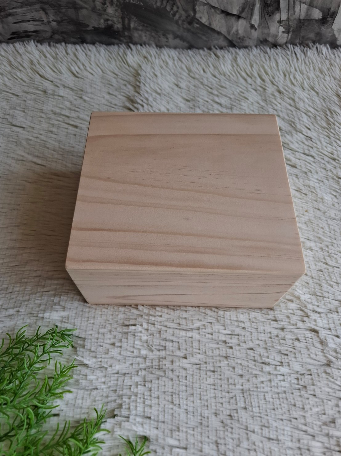 กล่องไม้ฝาครอบ