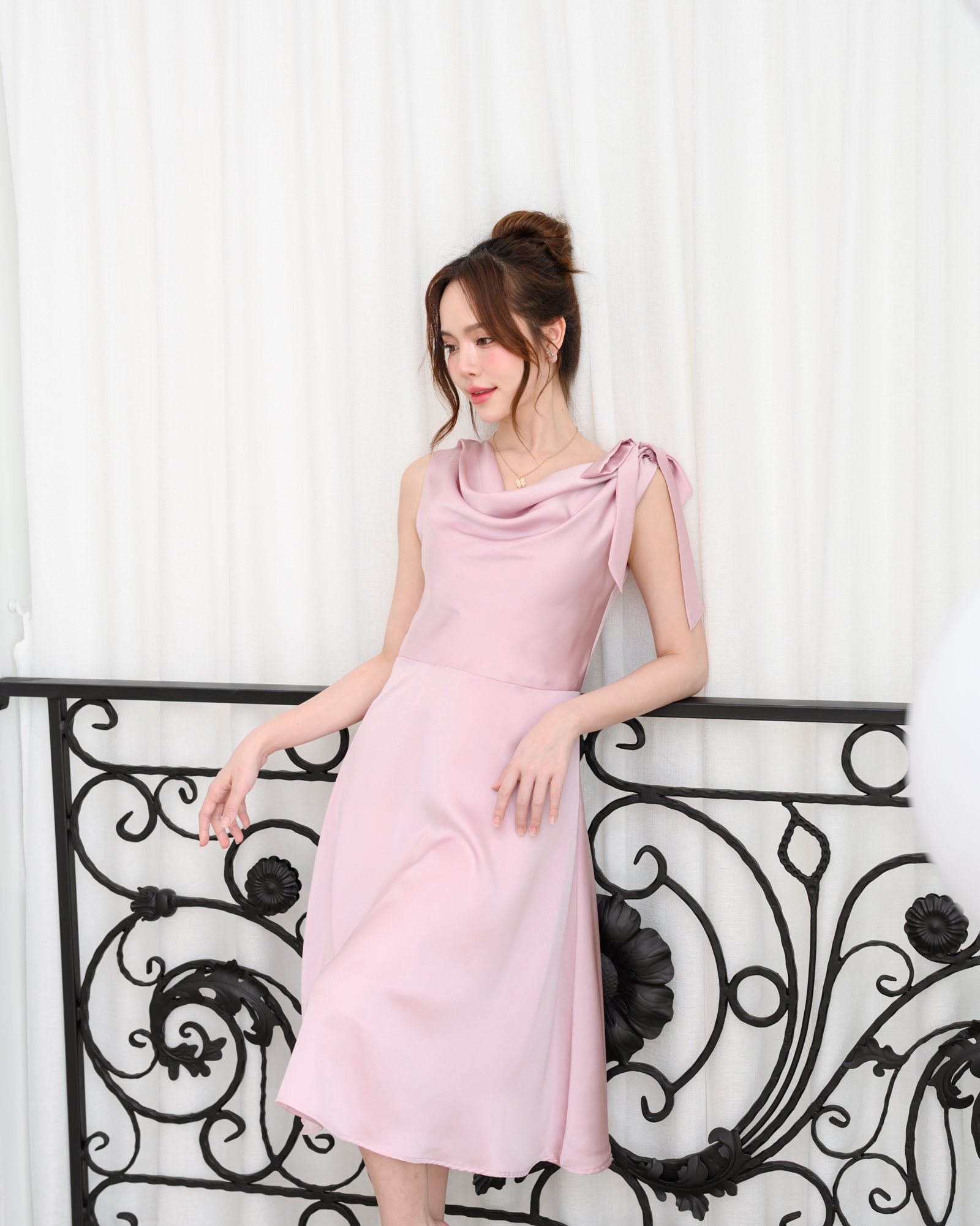 Amour Dress : สีชมพู (โบว์ผูกได้หลายแบบ)