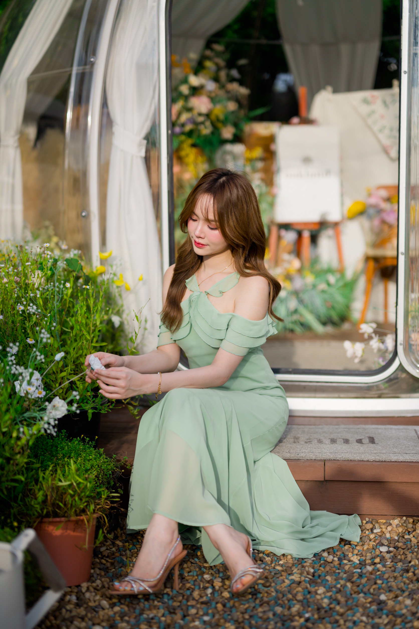 Fay Off-Shoulder Maxi Dress – Pastel Green สีเขียว