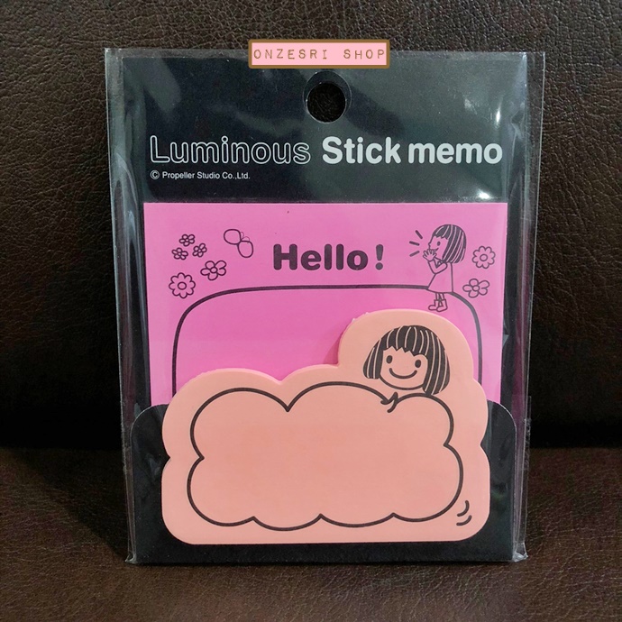 Luminous Stick Memo จากญี่ปุ่น กระดาษโน้ตมีกาวแบบสีสะท้อนแสง ลายเด็กผู้หญิง Hello! สีชมพู-ส้ม มี 2 ขนาด แผ่นใหญ่ 7.5 x 7.5 ซม. / แผ่นเล็ก 7 x 5 ซม. รวม 50 แผ่น