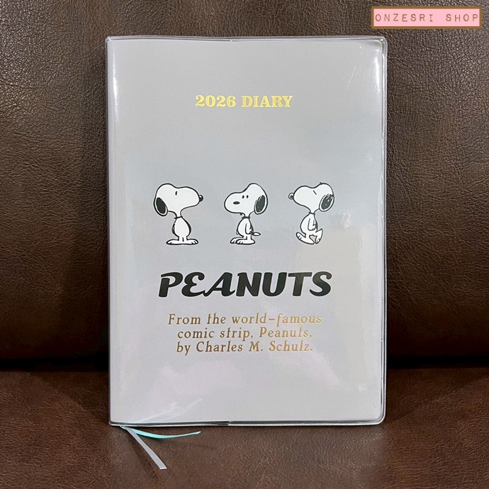 สมุด 2026 Schedule Book เล่มหนา B6 ลาย Snoopy Peanuts สีเทา ขนาด 13.5 x 18.7 x 1.3 ซม. (192 หน้า) มีให้จดตั้งแต่เดือน 10/2025 - 3/2027 เป็นปฎิทินแบบ monthly & weekly แบบช่อง มี sticker