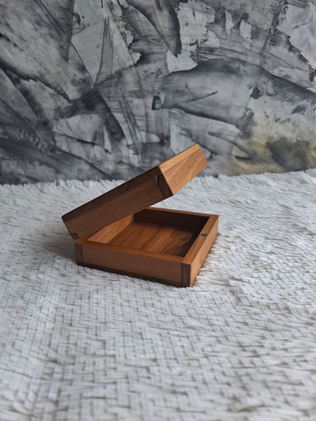 กล่องไม้สักจริง