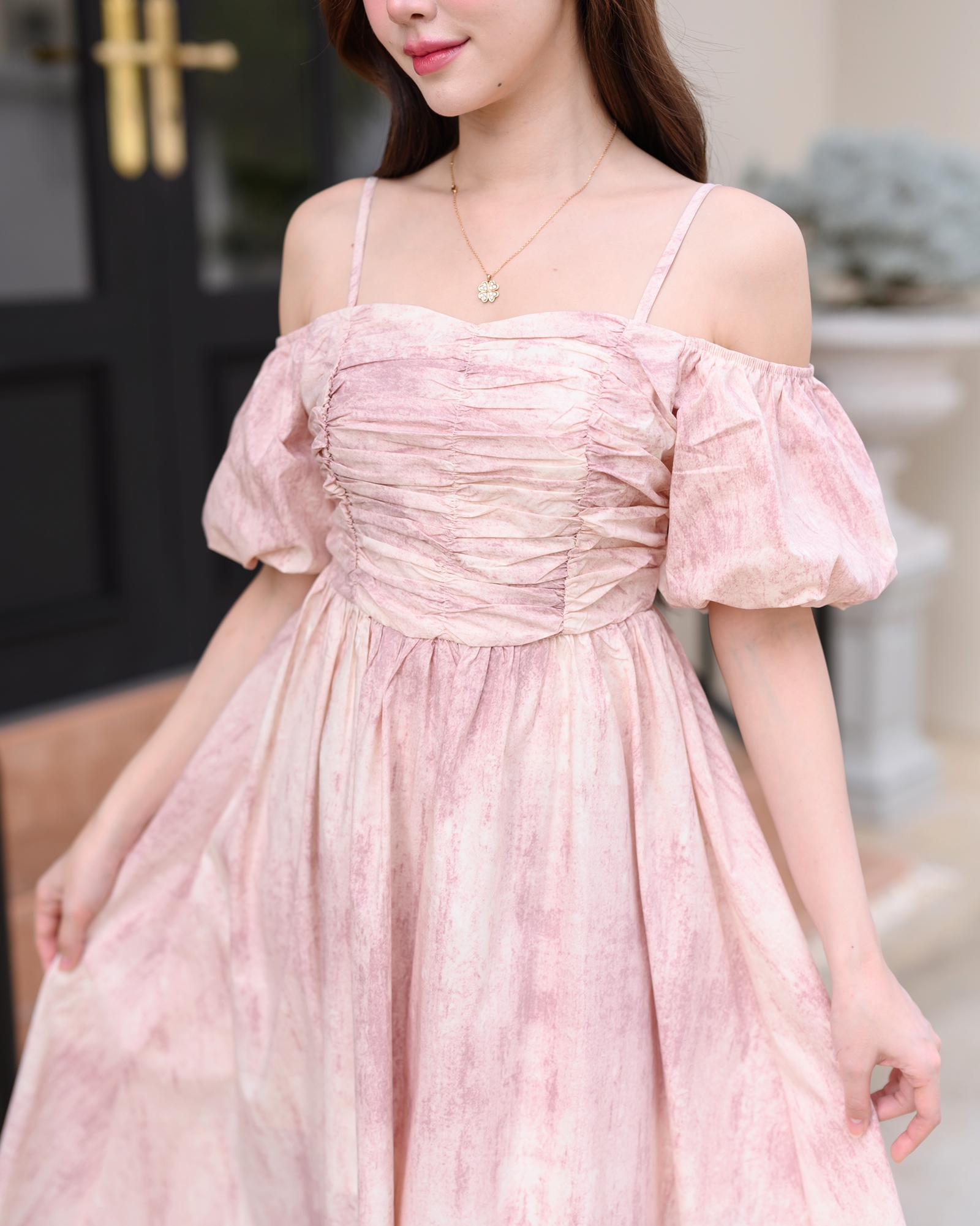 Pastel Puff Sleeve Dress เดรสเปิดไหล่แขนพอง : สีชมพู