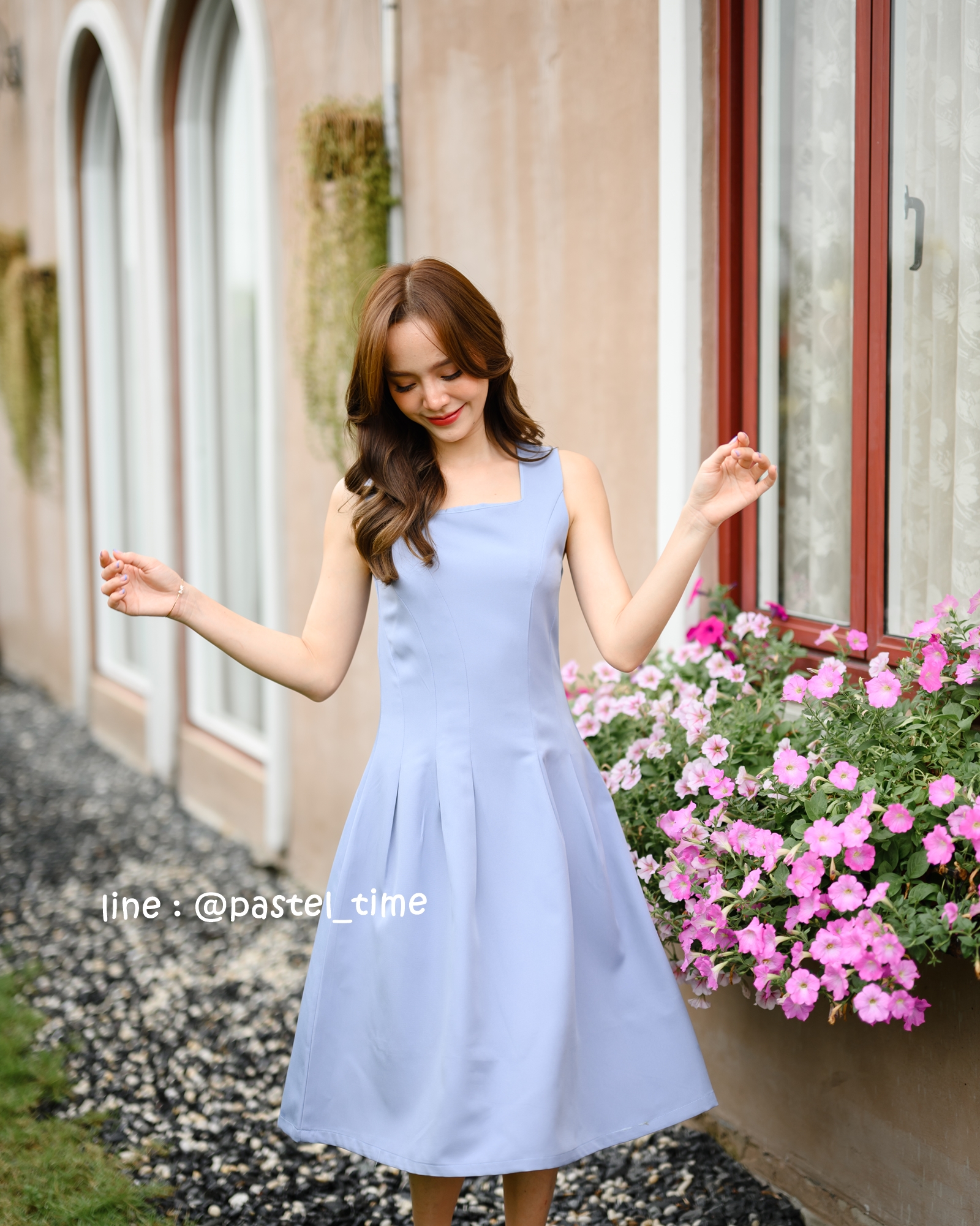 Rochelle Midi Dress - สีฟ้าคราม **มีแต่ S**