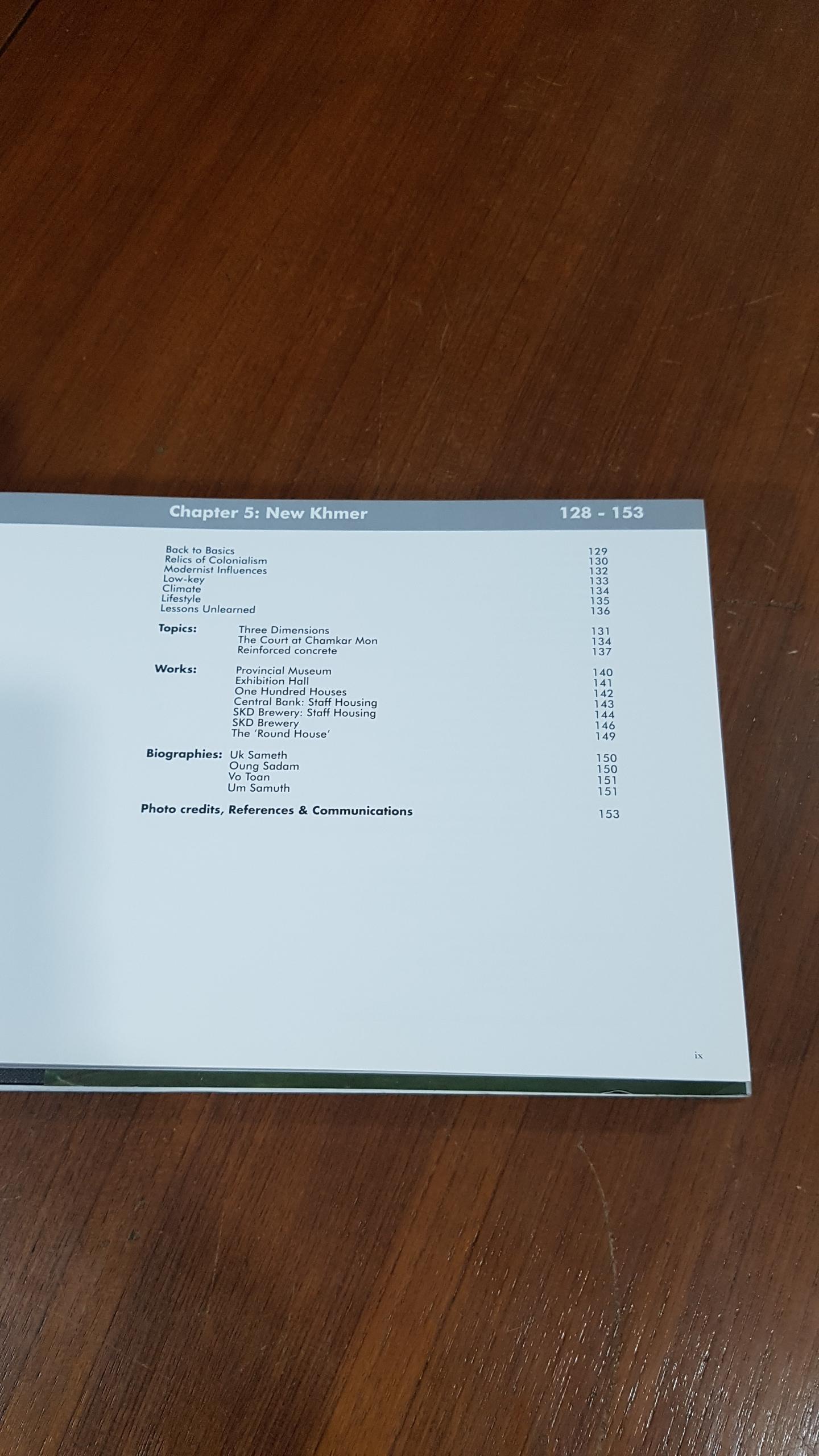 BUILDING CAMBODIA : 'NEW KHMER ARCHITECTURE' 1953 - 1970 / Helen Grant Ross, Darryl Leon Collins