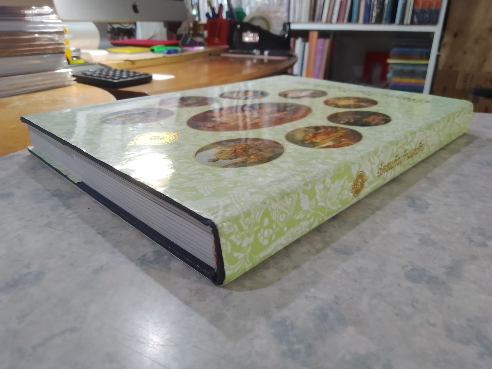 ฉัตรแก้วเก้าแผ่นดิน