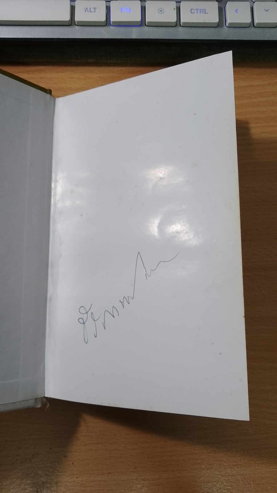 สามทศวรรษ สายน้ำและความทรงจำ / ธีรภาพ โลหิตกุล