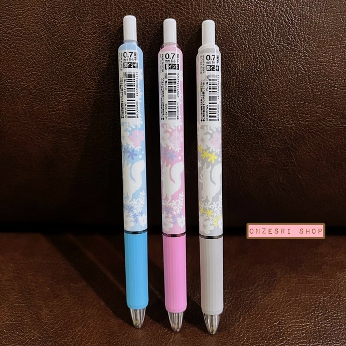 เซ็ตปากกา Pentel V Feel แบบ Hokkaido Limited ลายกระรอกฮอกไกโด หัว 0.7 หมึกดำทั้ง 3 แท่ง