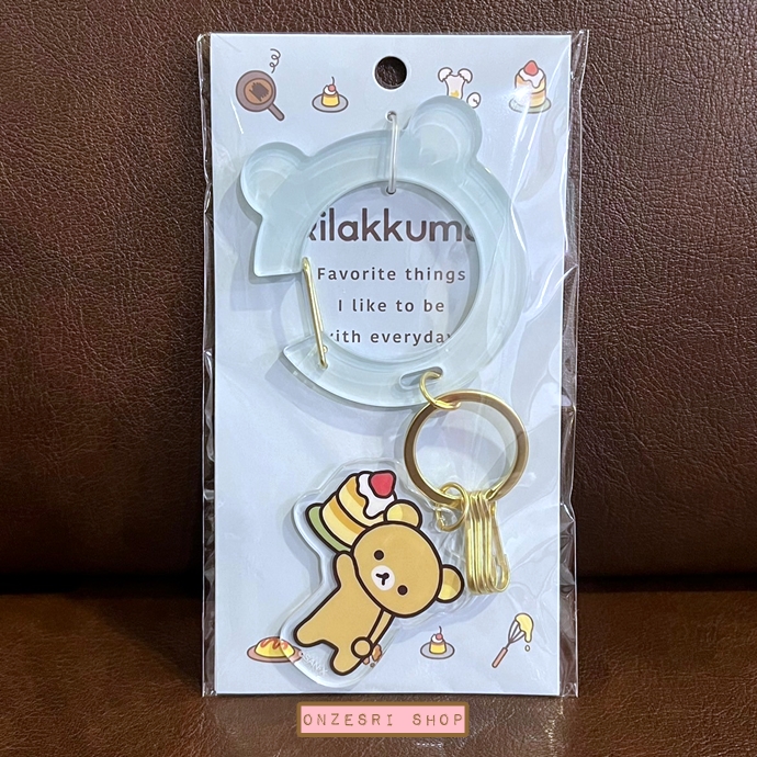พวงกุญแจ BASIC RILAKKUMA Favorite Things Carabiner แบบสีฟ้า ขนาด 16 x 8.5 ซม. ทำจากอะคริลิค มีห่วงไว้ห้อยได้ 3 ห่วง