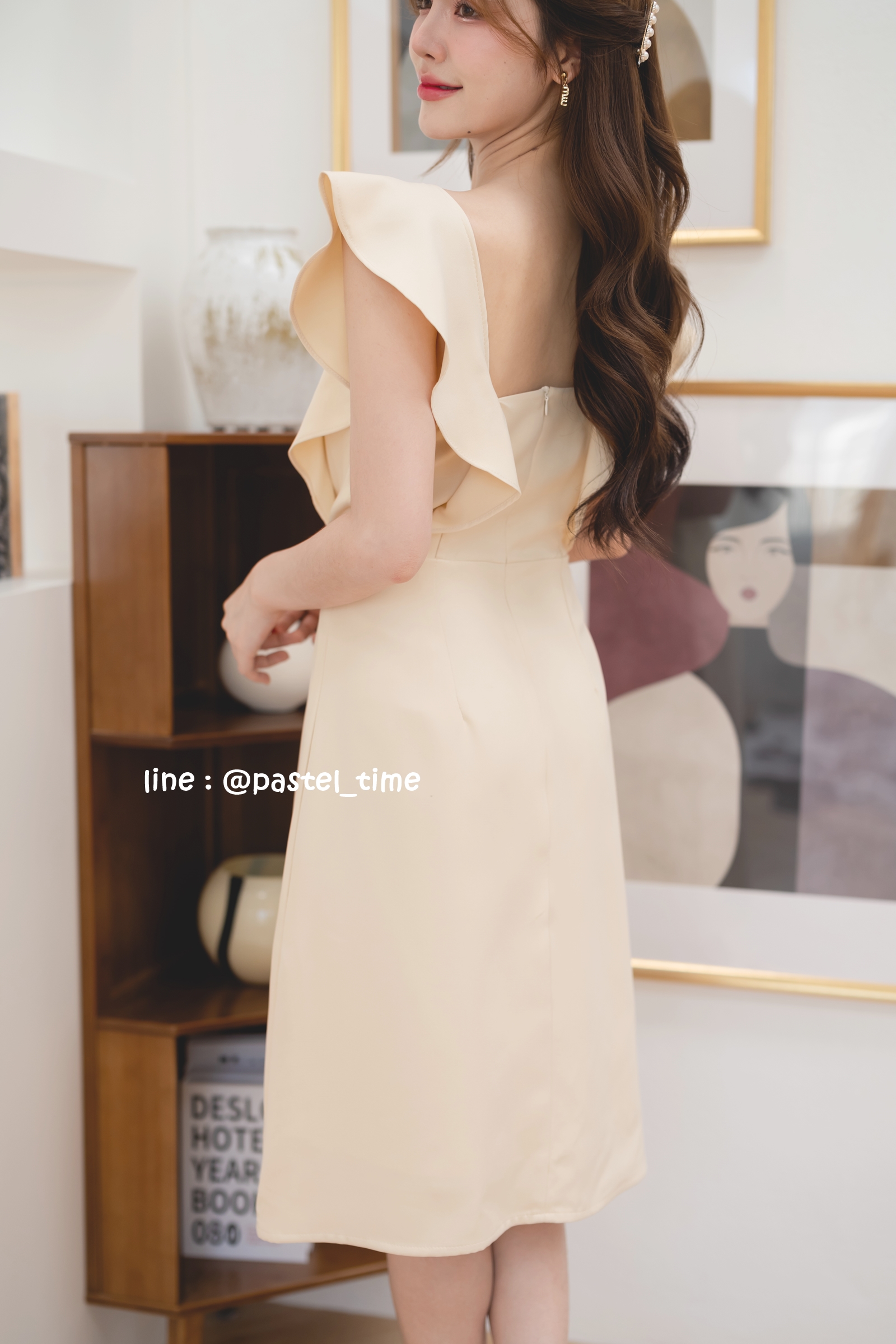Rika Ruffle Dress : สีครีม