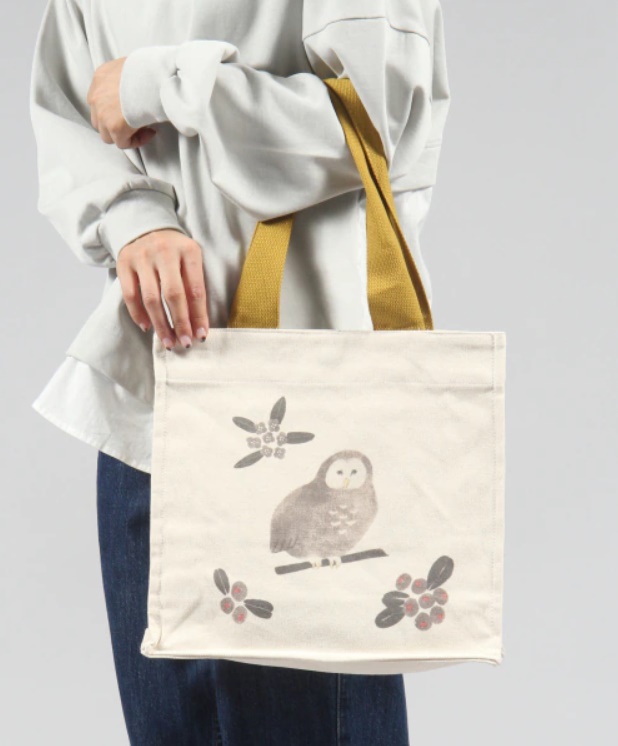 กระเป๋า Studio Clip Tote Bag ลาย Owl ผลงานจากคุณ Tomotake ศิลปินญี่ปุ่น ขนาด 31.5 x 33.5 x 12 ซม. หูยาว 56 ซม.