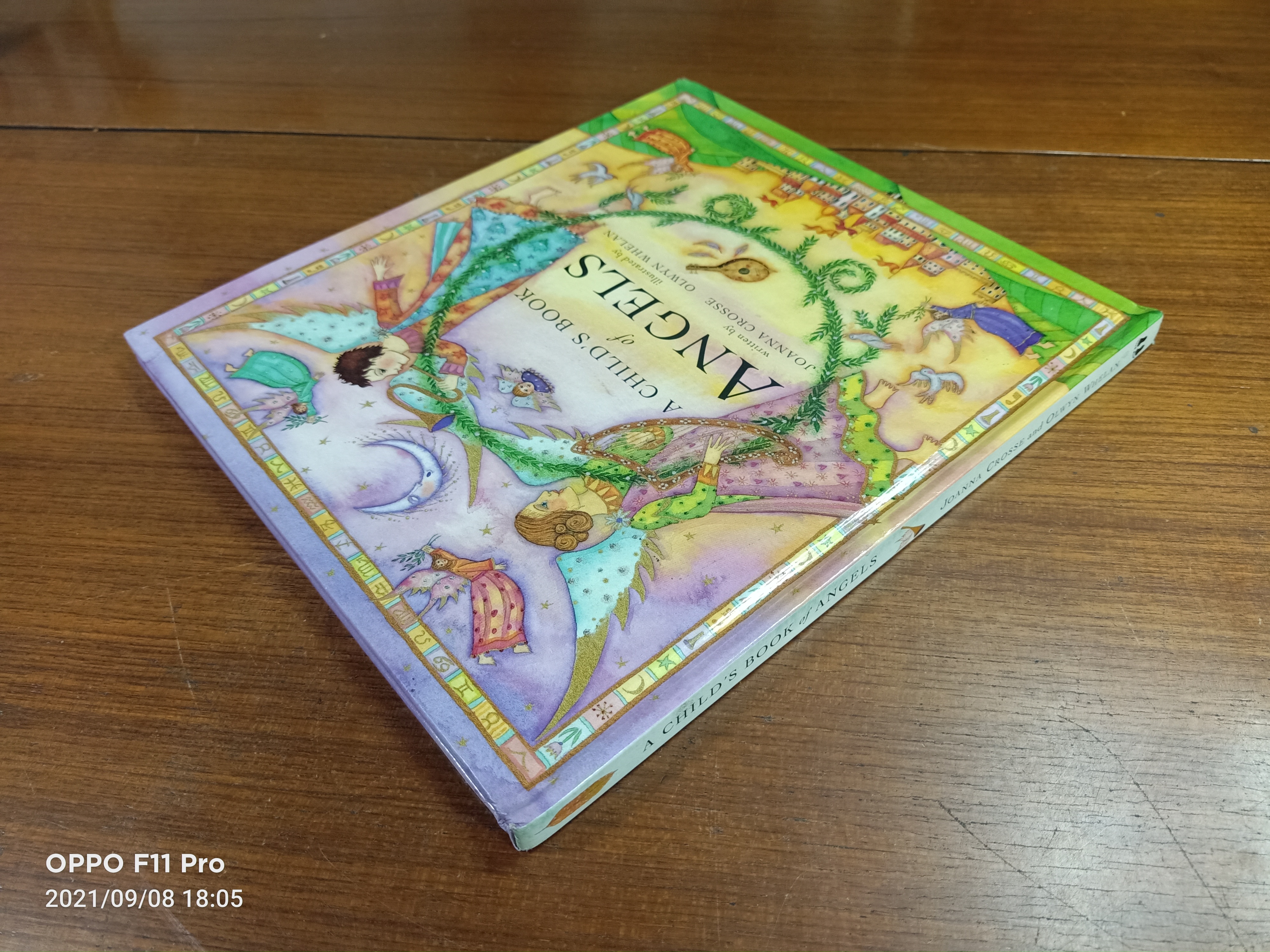 A CHILD'S BOOK of AnGELS / JOANNA CROSSE and OLWYN WHELAN