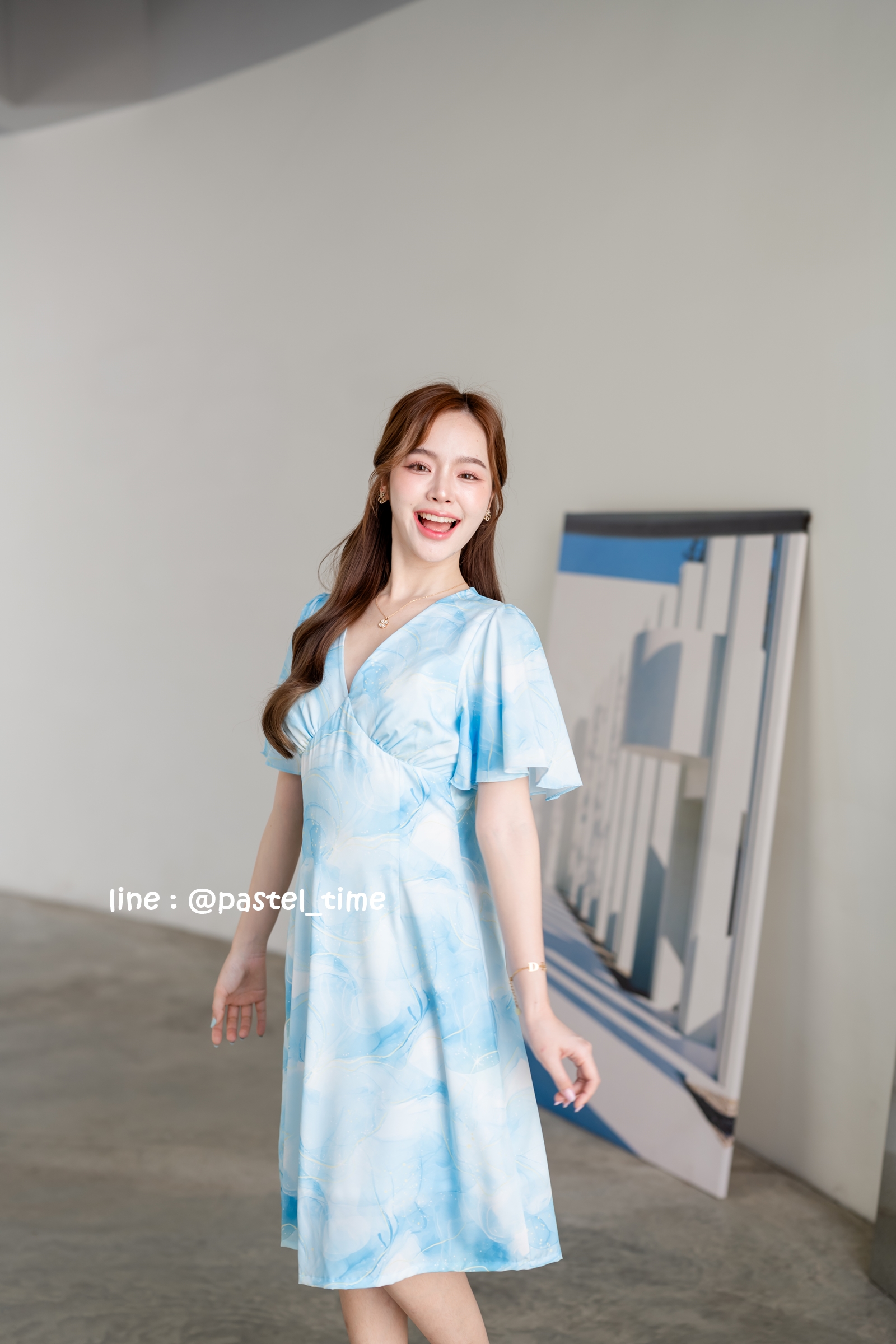 Sassy Marble Midi Dress : Vivid Blue โทนฟ้าสดใส